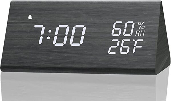 ساعة منبه رقمية، مع شاشة عرض رقمية LED الكترونية خشبية، 3 اعدادات تنبيه، خاصية الكشف عن الرطوبة والحرارة، ساعات كهربائية مصنوعة من الخشب لغرفة النوم والسرير، اسود ساعة منبه رقمية خشبية بشاشة LED، تحتوي على 3 اعدادات تنبيه وخاصية الكشف عن الرطوبة والحرارة، مثالية لغرفة النوم والسرير.
