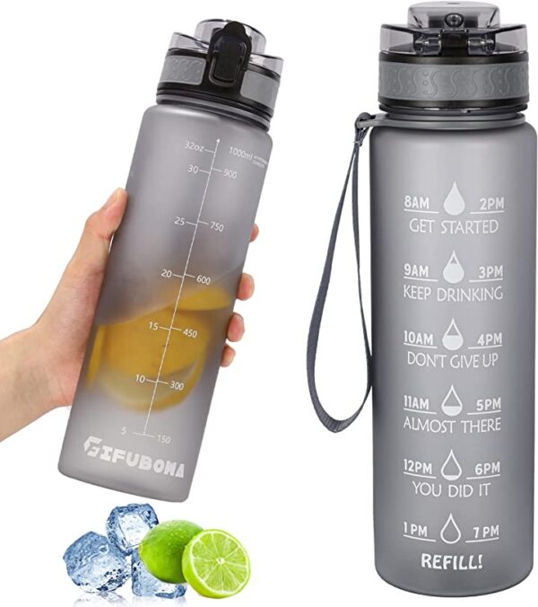 زجاجة مياه مزودة بعلامات الوقت سعة 1 لتر، زجاجة مشروب تحفيزية سعة 32 اونصة مع ماصة مانعة للتسرب، خالية من مادة BPA (رمادي) زجاجة مياه بعلامات الوقت وسعة 1 لتر، مشروب تحفيزي بماصة مانعة للتسرب وخالية من BPA. احصل عليها الآن في اللون الرمادي وبسعة 32 أونصة.