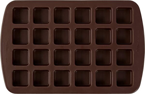 قالب سيليكون مربع بحجم البعوضة من ويلتون، 24 تجويفًا احصل على قالب سيليكون مربع بحجم البعوضة من ويلتون، 24 تجويفًا. منتج عالي الجودة لتحضير حلوياتك المفضلة بسهولة وسرعة.